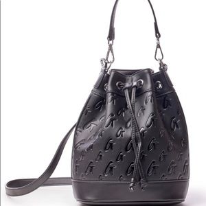 Glamaholic lifestyle MONOGRAM MEDIUN BUCKET BAG MATTE BLACK.